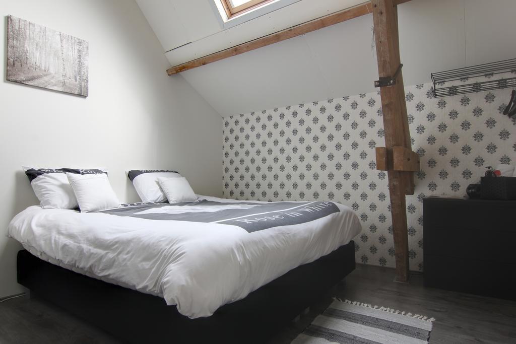 D'N Twist Bed & Breakfast Overloon Bilik gambar